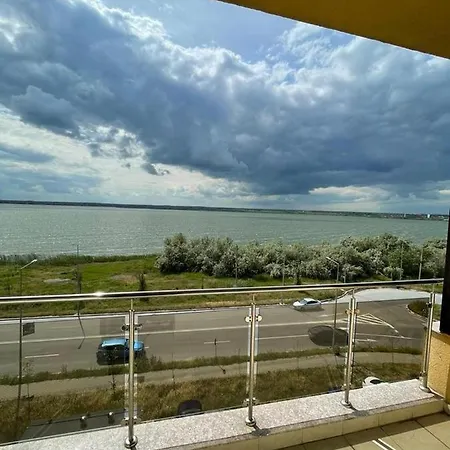 Super View Lake Mamaia